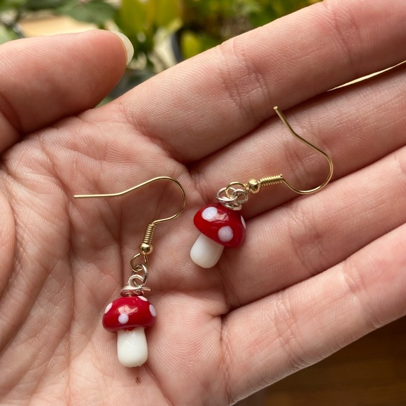 Mushroom charm earrings🍄 - Picture 2 of 2
